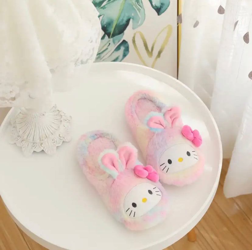 SANRIO HELLO KITTY SLIPPERS ‎!