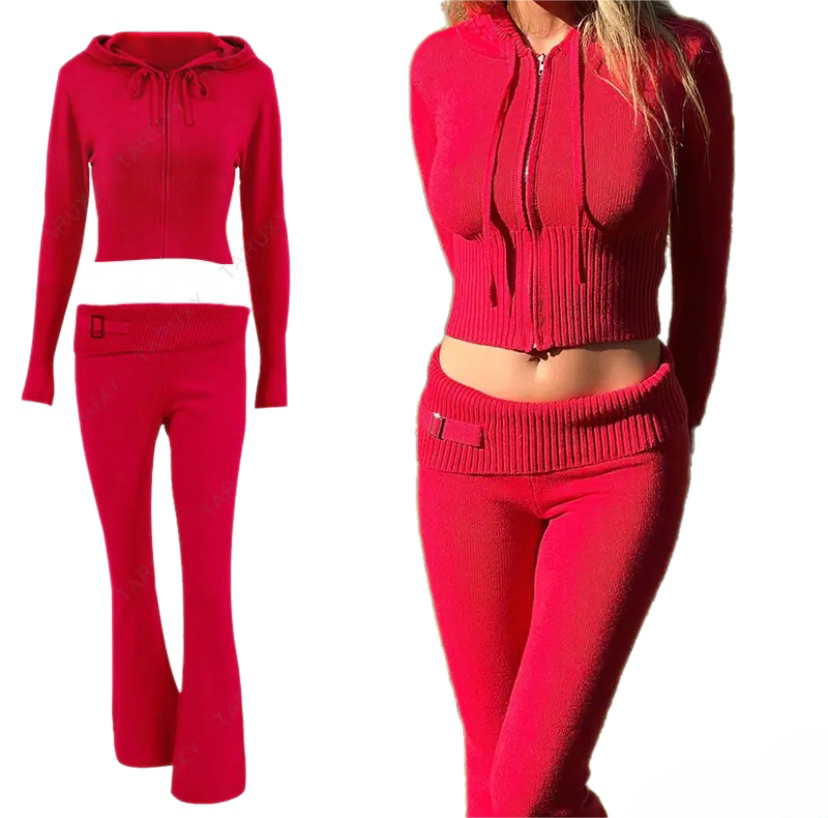 Y2K KNITTED 2-PIECE FLARE SET.